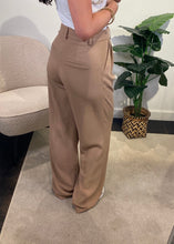 Afbeelding in Gallery-weergave laden, PantalonAMLaureDroledeCopine23717Sand__2