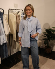 Afbeelding in Gallery-weergave laden, Blouse AMPuck LaLunaTheLabel RM-823 Light Blue
