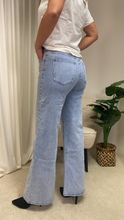 Afbeelding in Gallery-weergave laden, Jeans AMLucie Redial RD8370 Stone Washed Bleached
