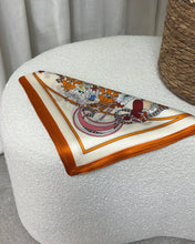 Afbeelding in Gallery-weergave laden, Sjaal AMSahari LaLunaTheLabel AM_53500 Orange/Ecru

