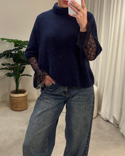 Afbeelding in Gallery-weergave laden, TruiAMBloomOraLaLunaTheLabel8034Blue__1
